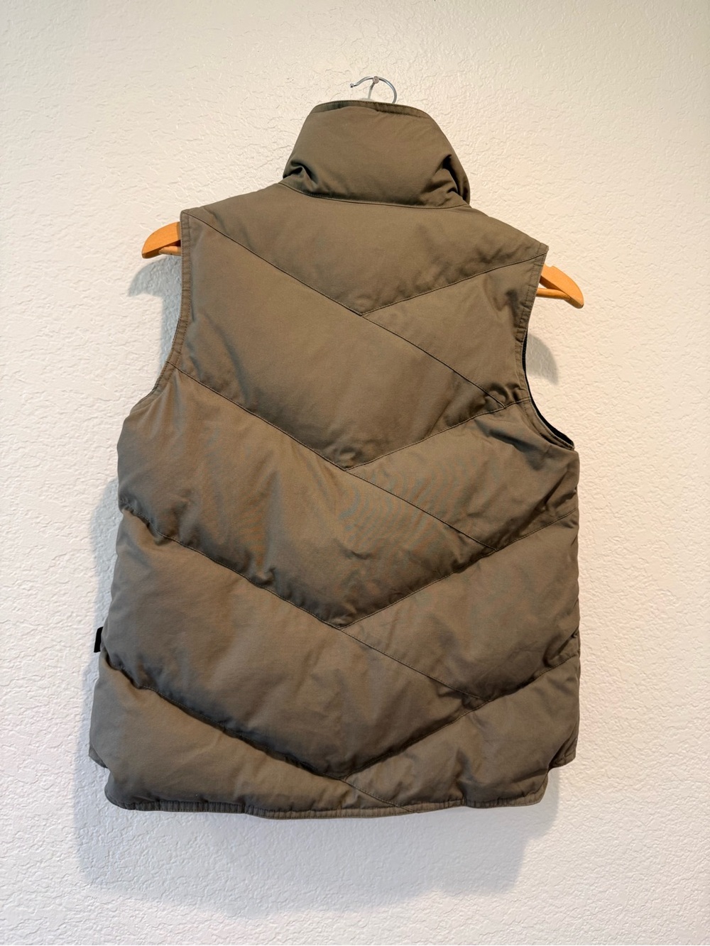 Patagonia Army Green Puffer Vest Toggle Front Women’s Small Outdoor Gorpcore - Picture 3 of 5